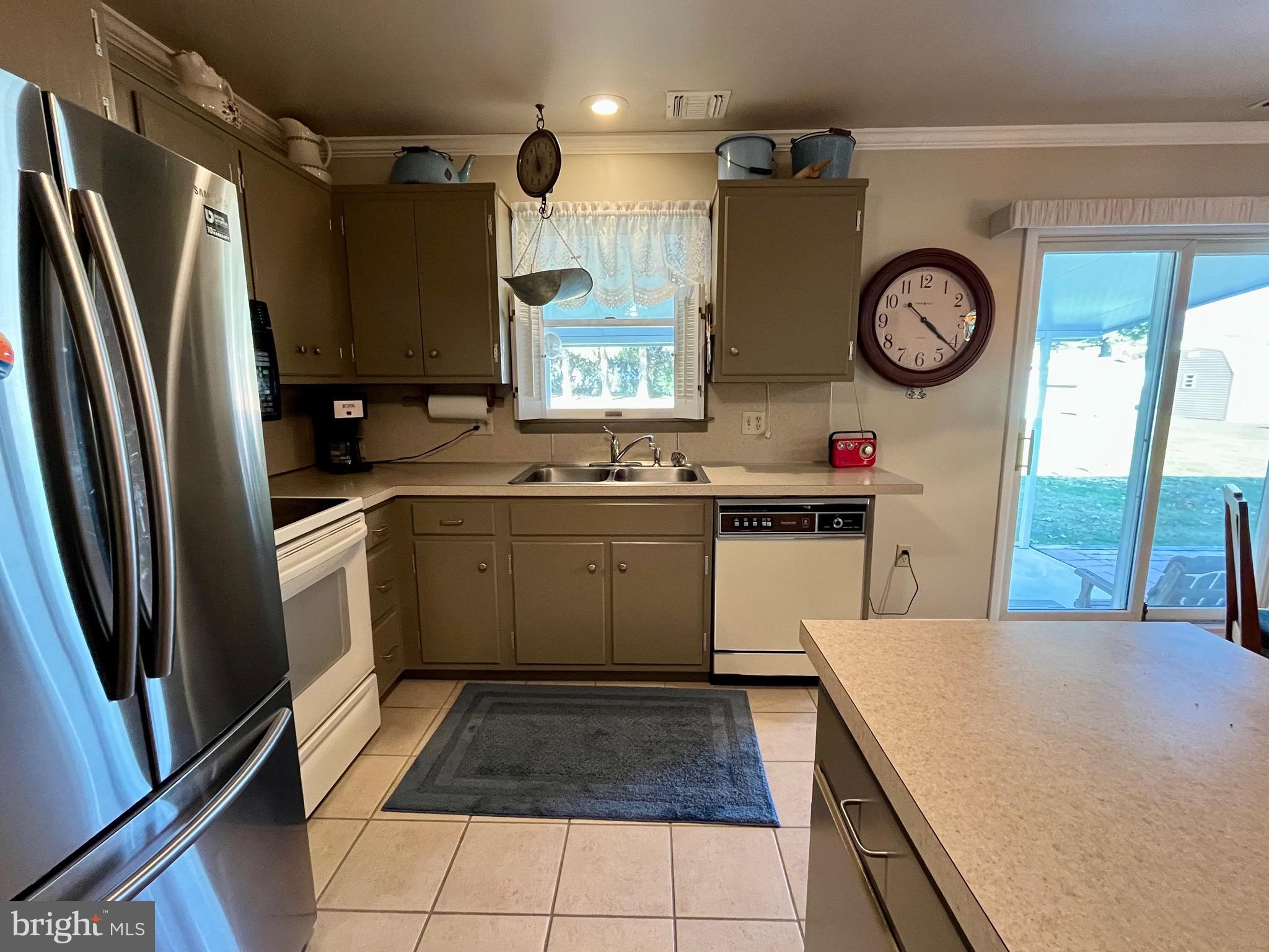 3 James Circle Denver, PA 17517 - Photo 4 of 27 Kitchen
