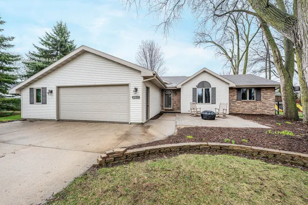 $390,000 | 2611 West Glendale Avenue, Appleton, WI 54914