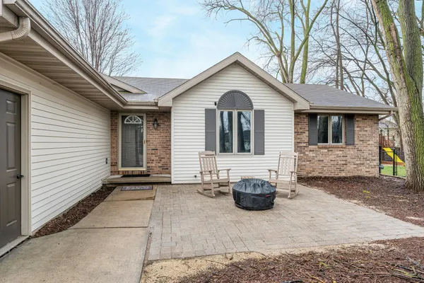 $390,000 | 2611 West Glendale Avenue, Appleton, WI 54914