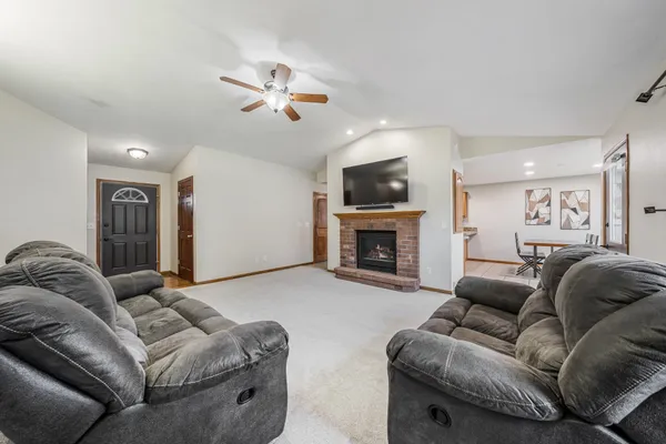 $390,000 | 2611 West Glendale Avenue, Appleton, WI 54914