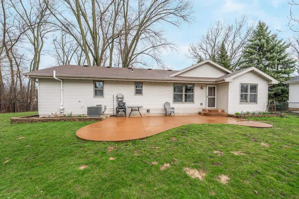 $390,000 | 2611 West Glendale Avenue, Appleton, WI 54914