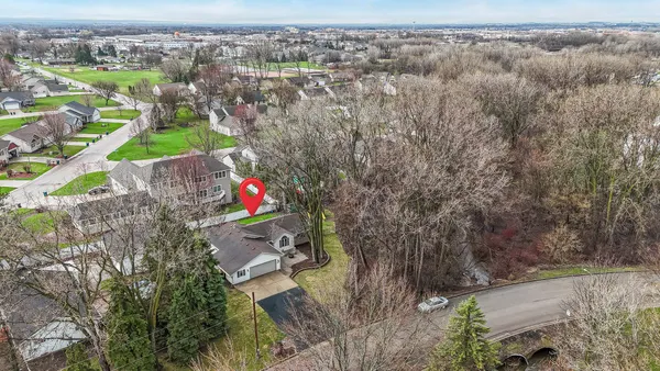 $390,000 | 2611 West Glendale Avenue, Appleton, WI 54914