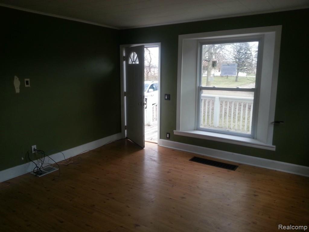 6935 Earhart Road South Lyon, MI 48178 - Photo 6 of 10 010.jpg
