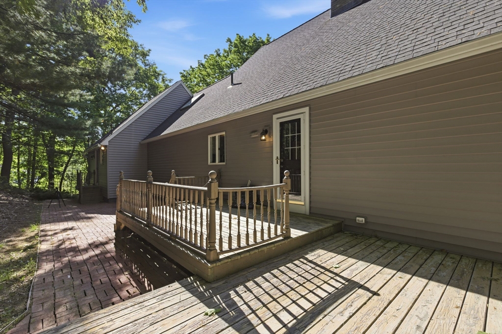 18 North Common Road Westminster, MA 01473 - Photo 12 of 16