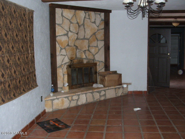 912 South Cody Loop Road Oracle, AZ 85623 - Photo 5 of 9