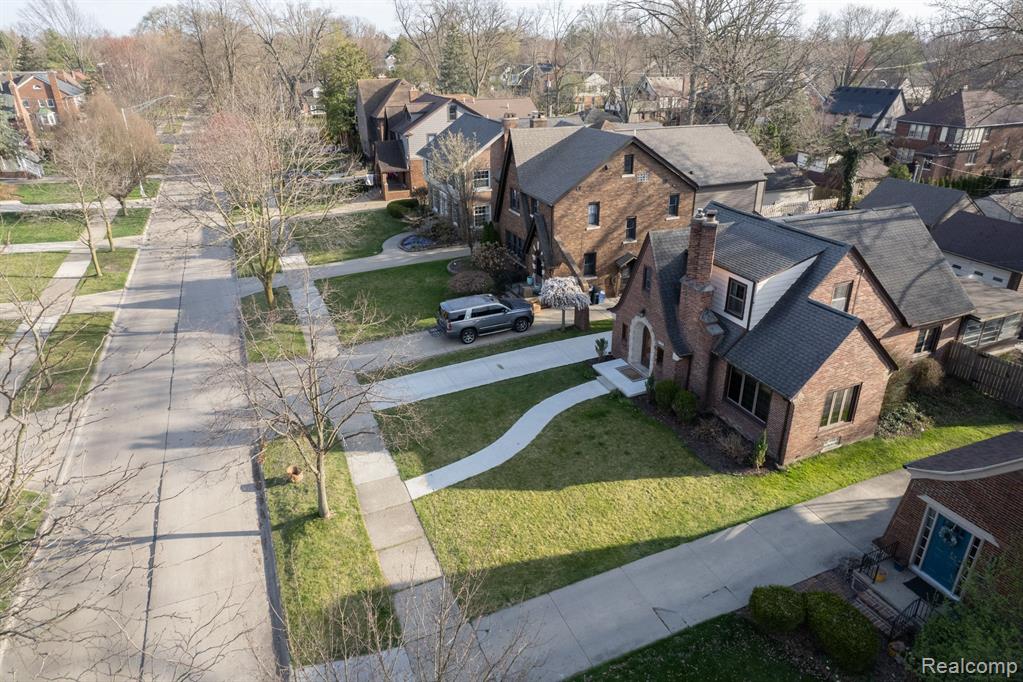 725 Lincoln Road Grosse Pointe, MI 48230 - Photo 11 of 68 Gallery Image 11