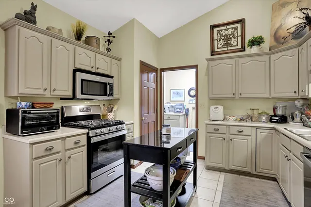 $310,000 | 3704 Cedar Cove Court, Unit 6, New Palestine, IN 46163