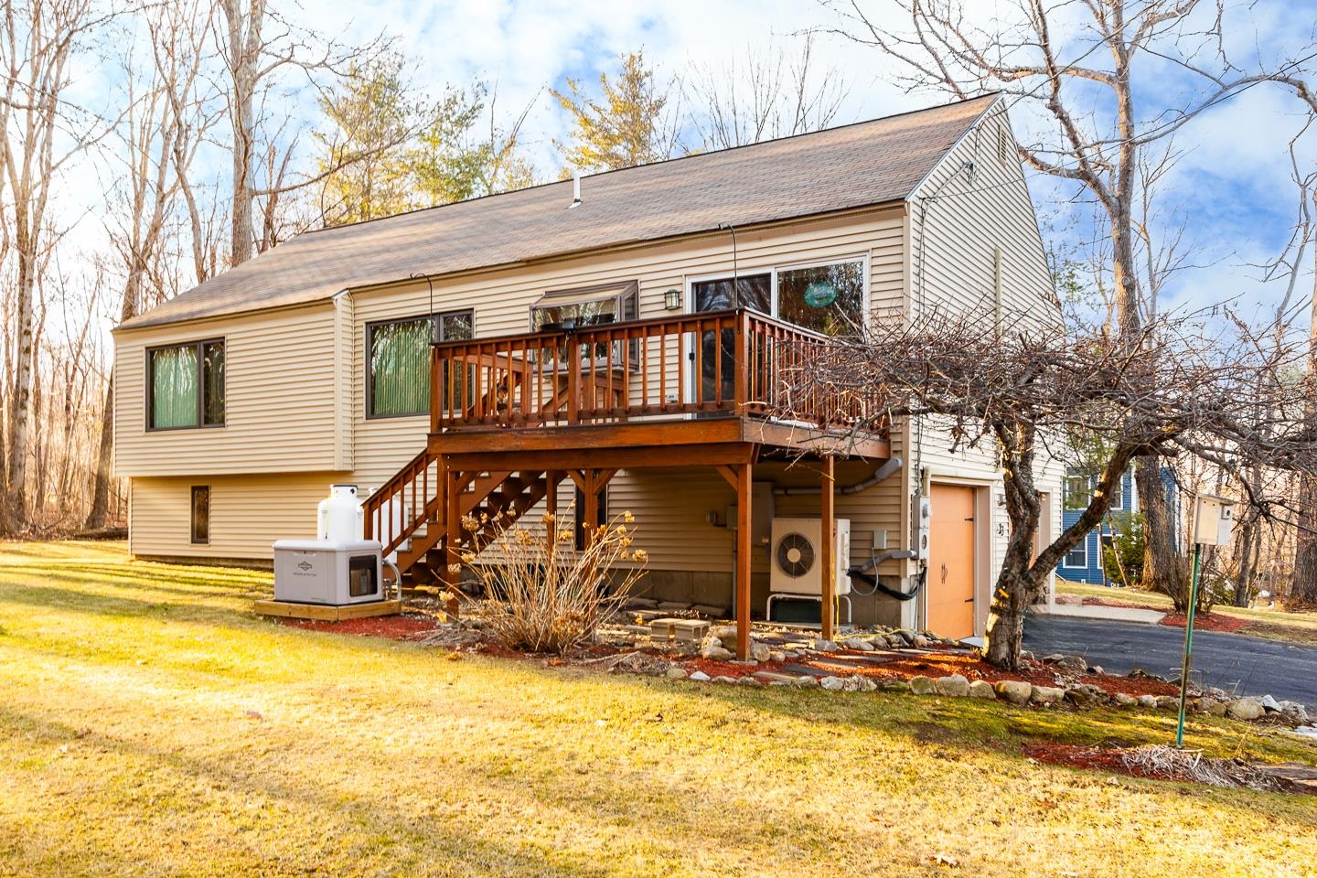 23 Redfield Circle Derry, NH 03038 - Photo 1 of 55