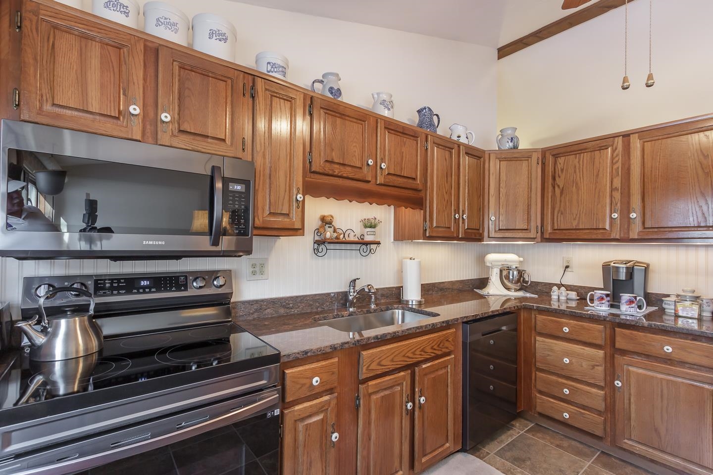 23 Redfield Circle Derry, NH 03038 - Photo 32 of 55