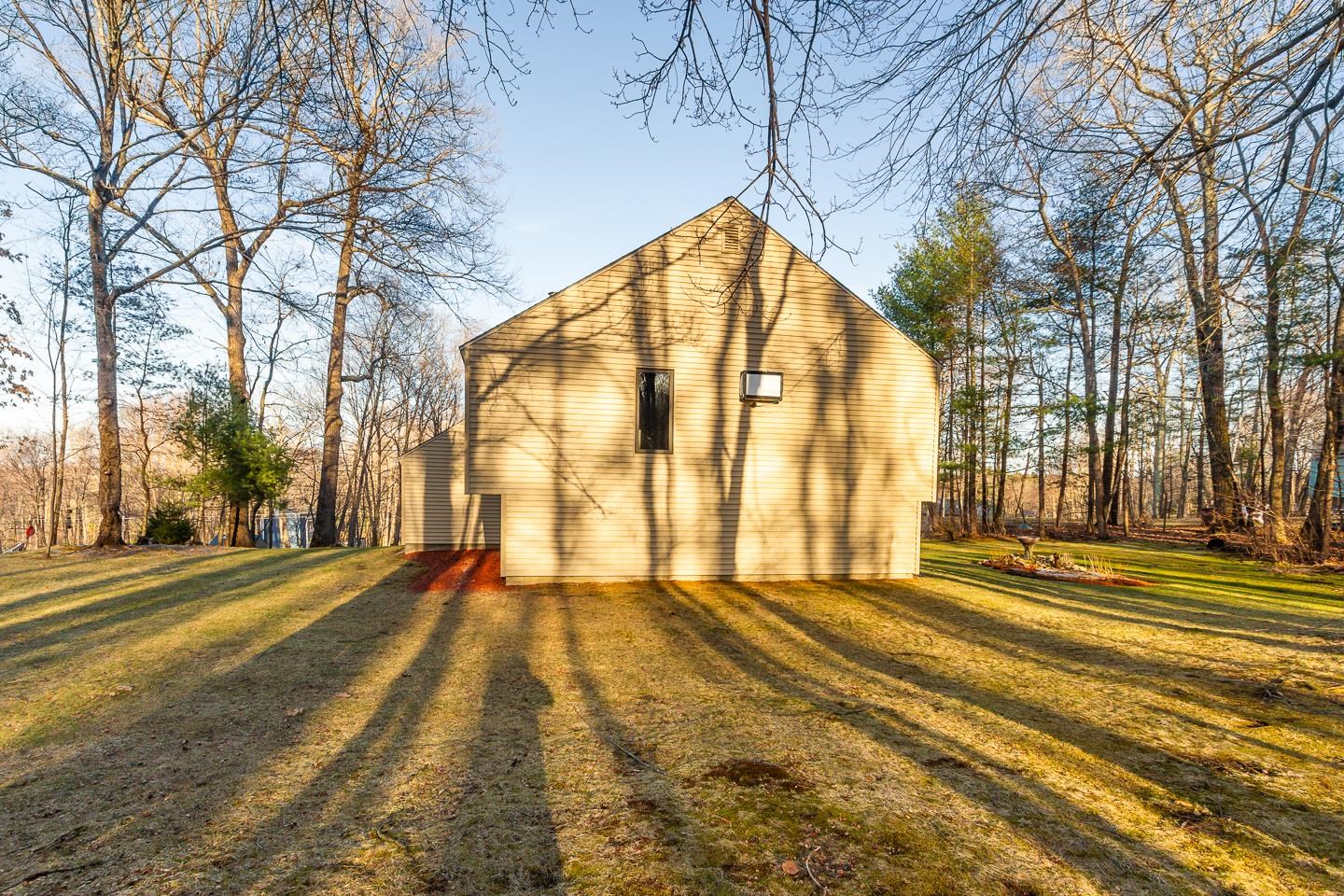 23 Redfield Circle Derry, NH 03038 - Photo 5 of 55