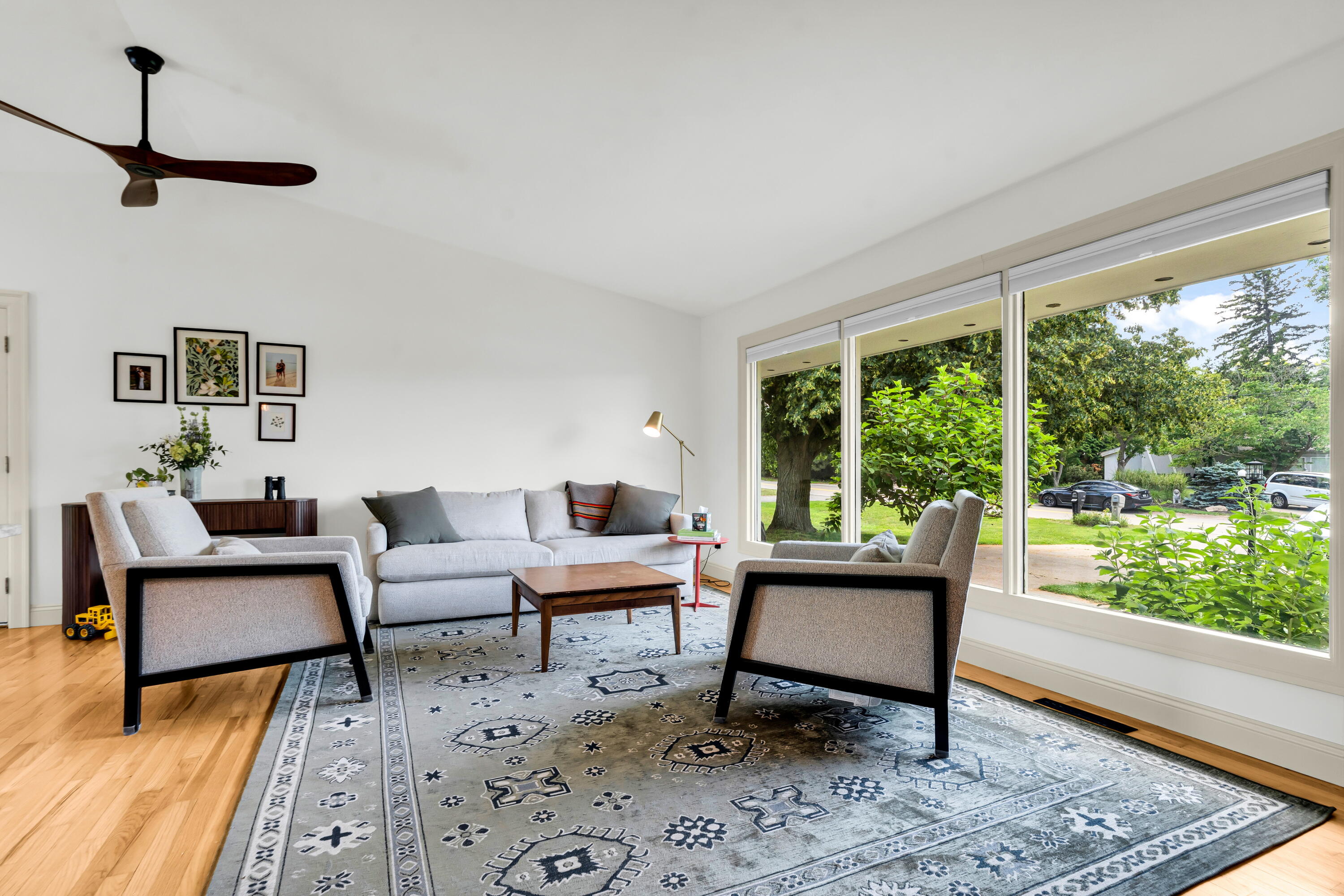 2348 Pine Lake Road West Bloomfield, MI 48324 - Photo 6 of 47 6 - Living Room