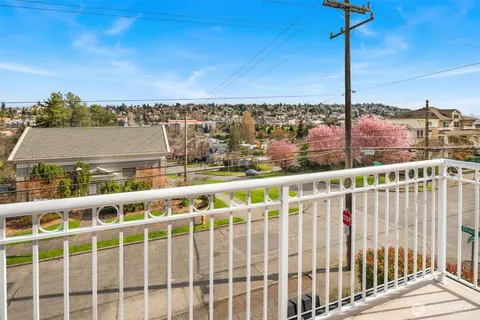 $875,000 | 3201 23rd Avenue West, Seattle, WA 98199