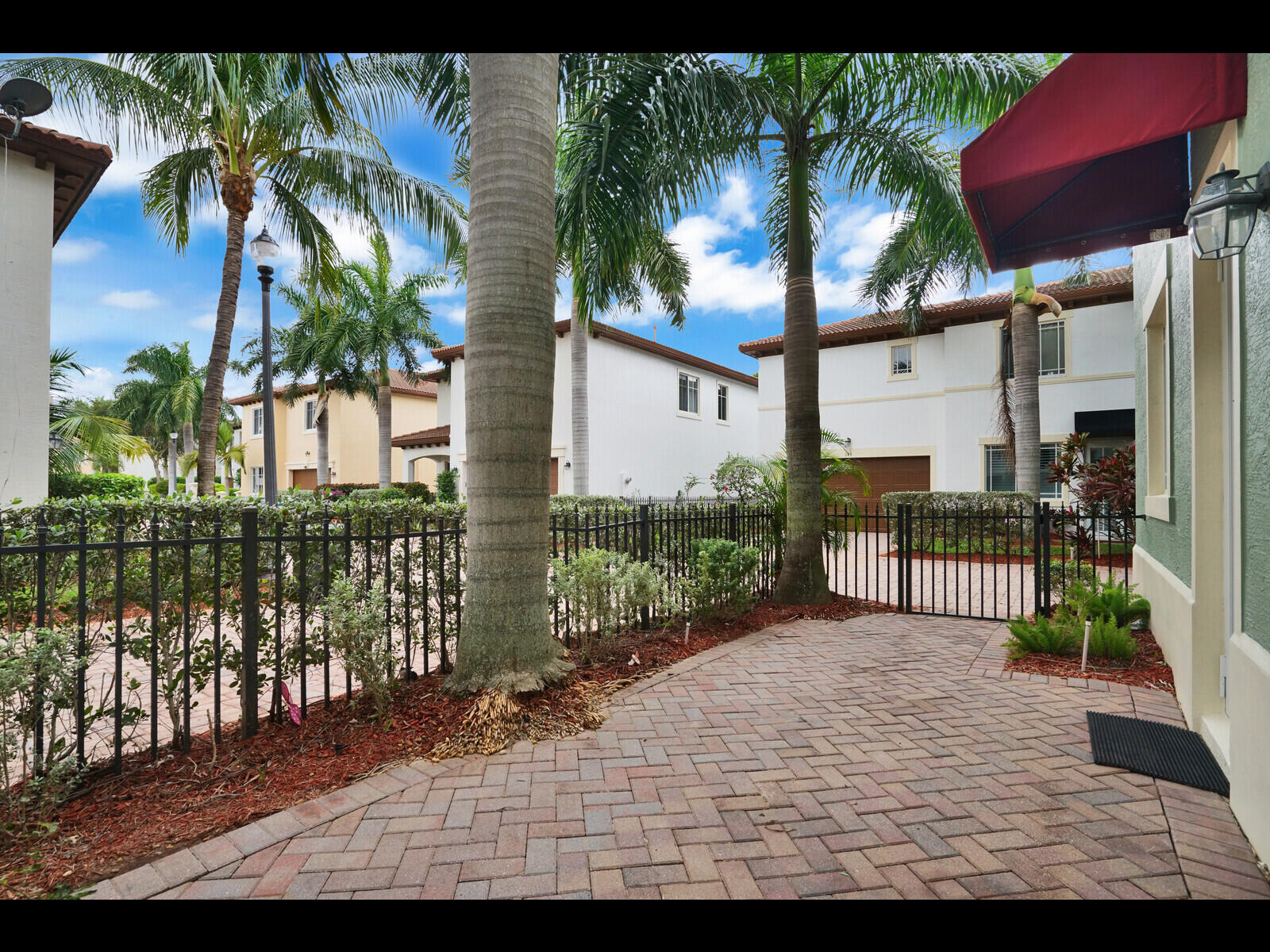 140 Northwest Emerson Place Boca Raton, FL 33432 - Photo 5 of 39 05_Image_5_mls