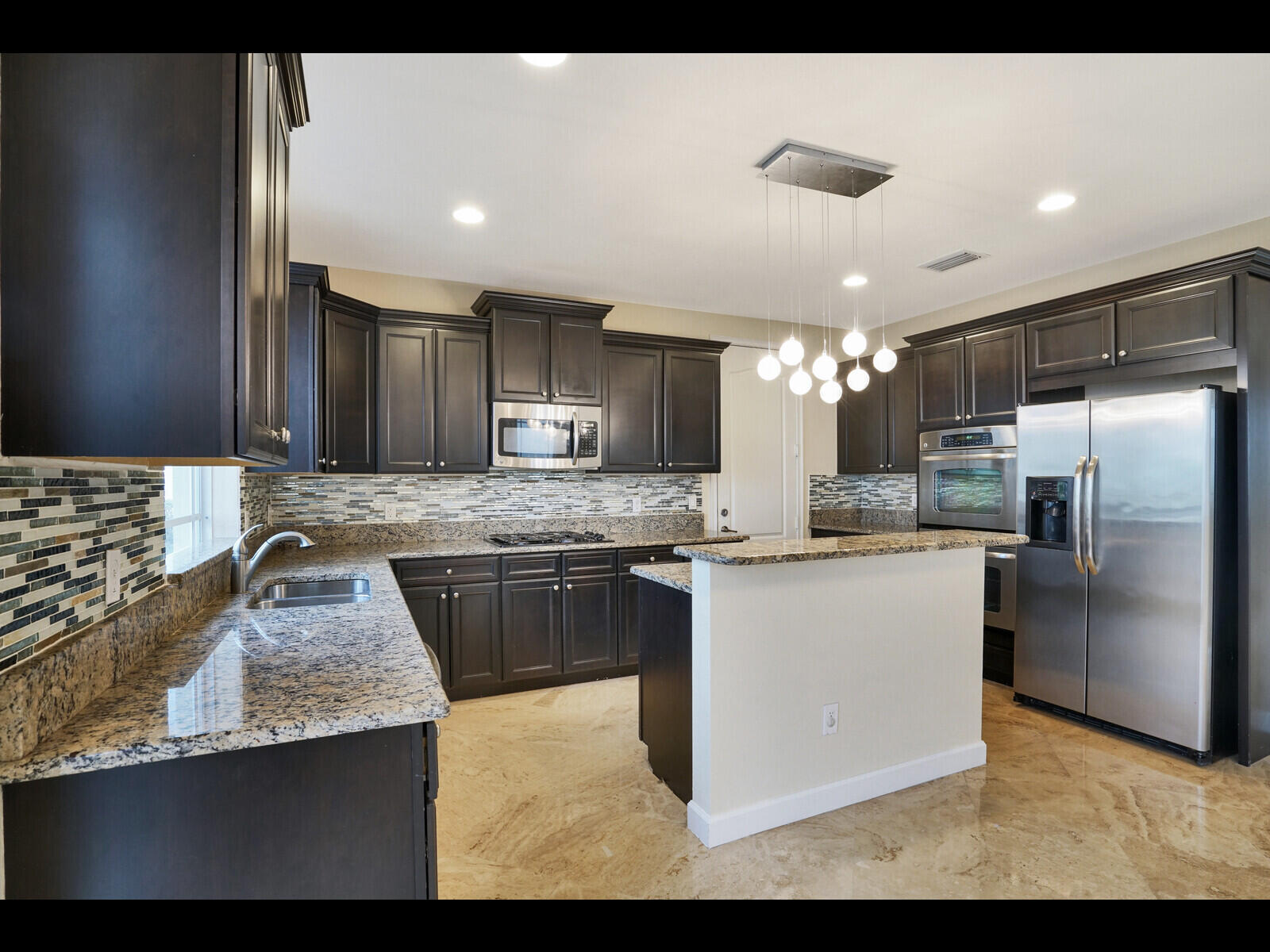 140 Northwest Emerson Place Boca Raton, FL 33432 - Photo 8 of 39 08_Image_8_mls