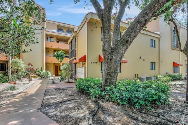 $374,900 | 15499 Miami Lakeway North, Unit 3065, Miami Lakes, FL 33014