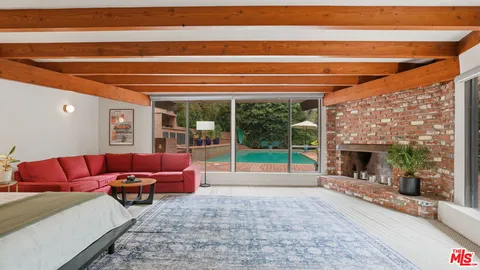 $2,595,000 | 1602 Golf Club Drive, Glendale, CA 91206