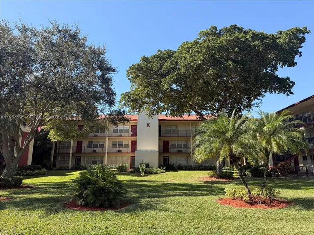 $1,690 | 100 Southwest 132nd Way, Unit 205K, Pembroke Pines, FL 33027