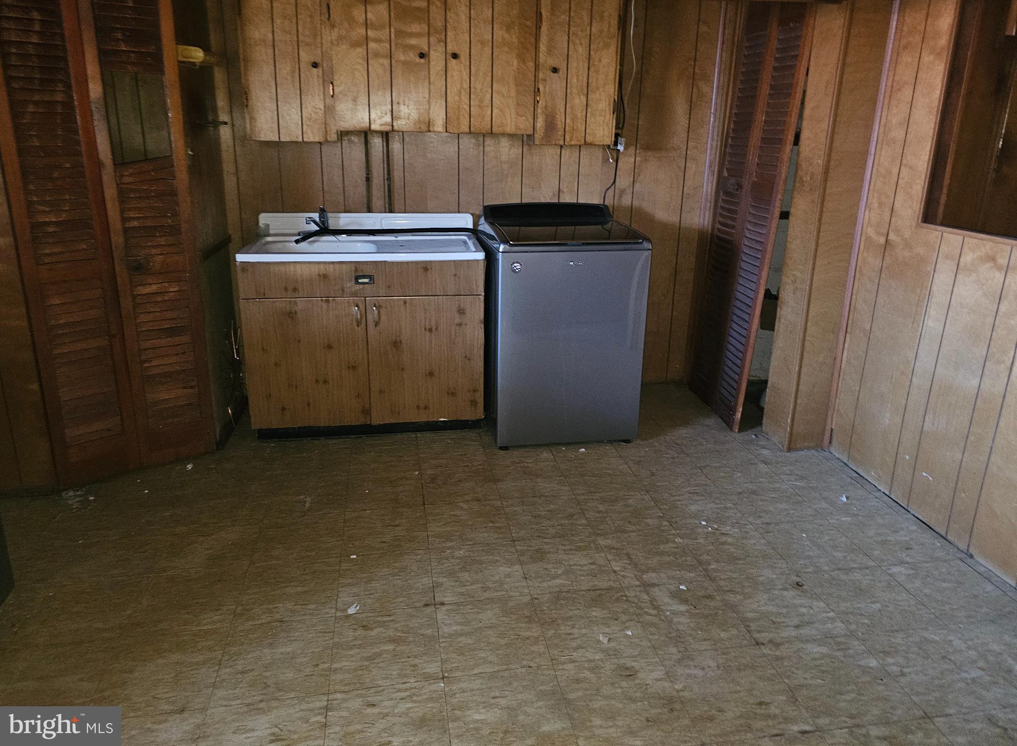 4728 Williston Street Baltimore, MD 21229 - Photo 14 of 17 a view of room with washer and dryer