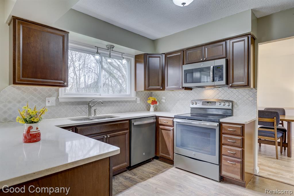 42293 Saltz Road Canton, MI 48187 - Photo 17 of 62