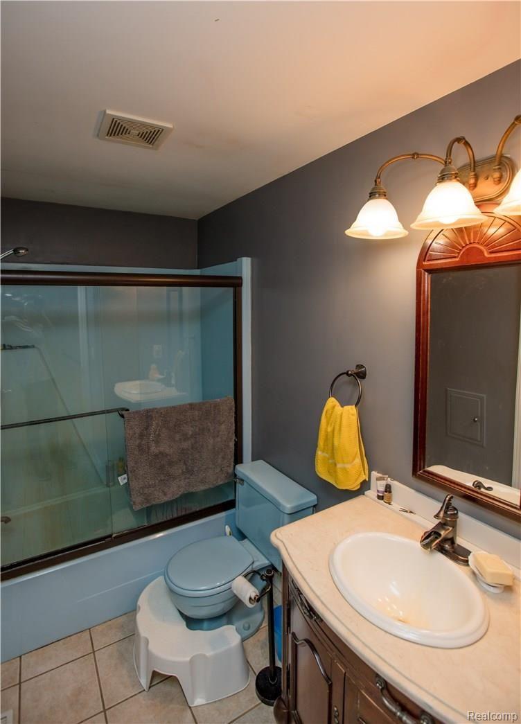 6486 Chicago Road Flushing, MI 48433 - Photo 17 of 44 ESF-116.jpg