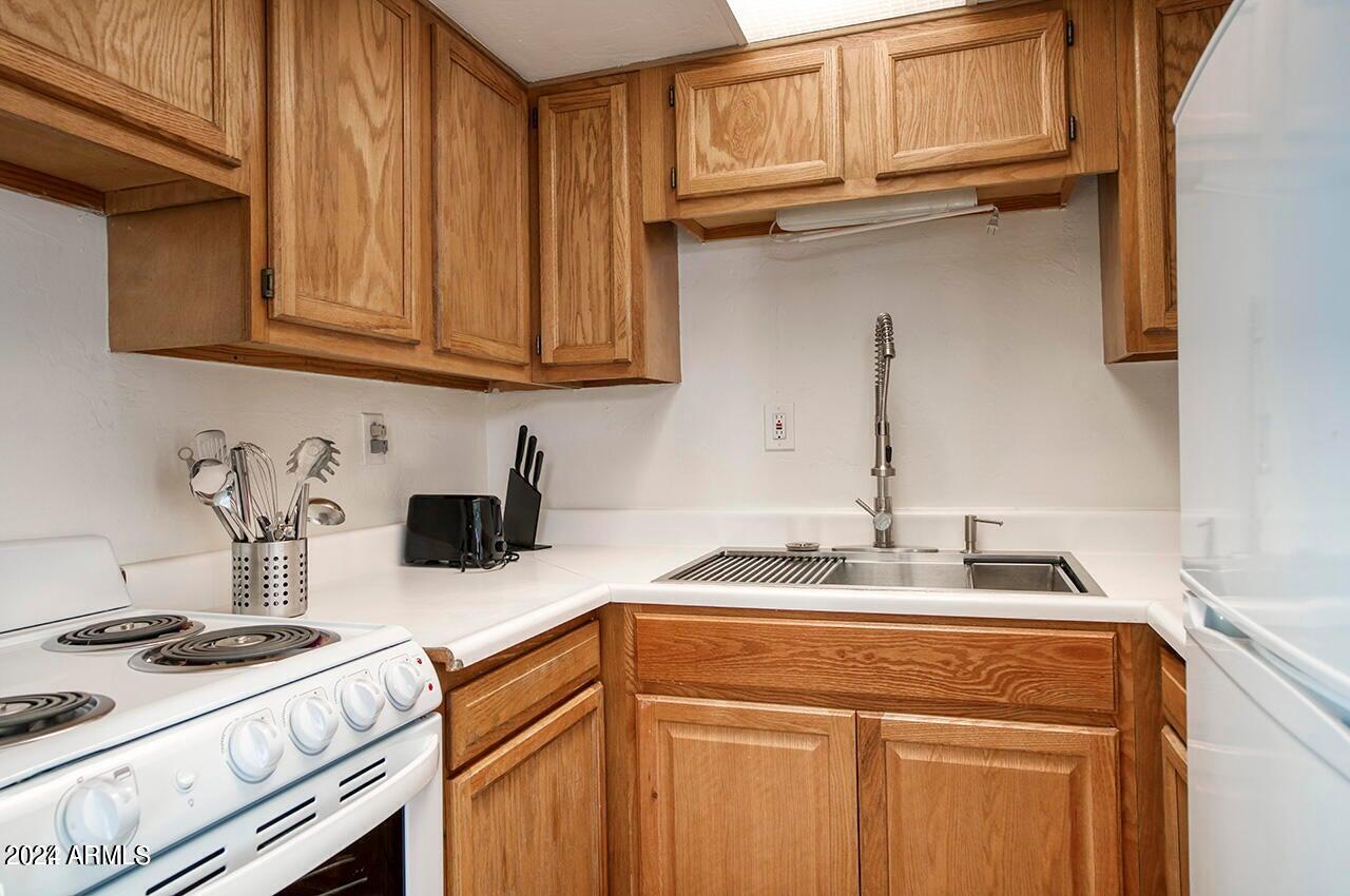 502 West Roma Avenue, Unit B Phoenix, AZ 85013 - Photo 9 of 15
