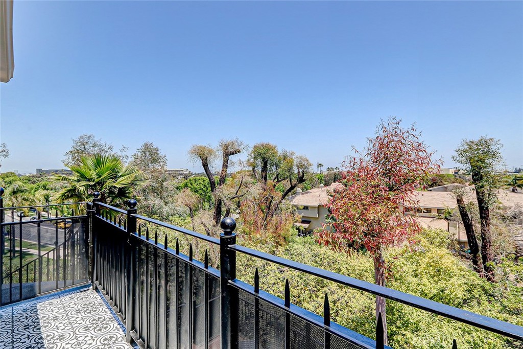 10 Cambridge Manhattan Beach, CA 90266 - Photo 9 of 53