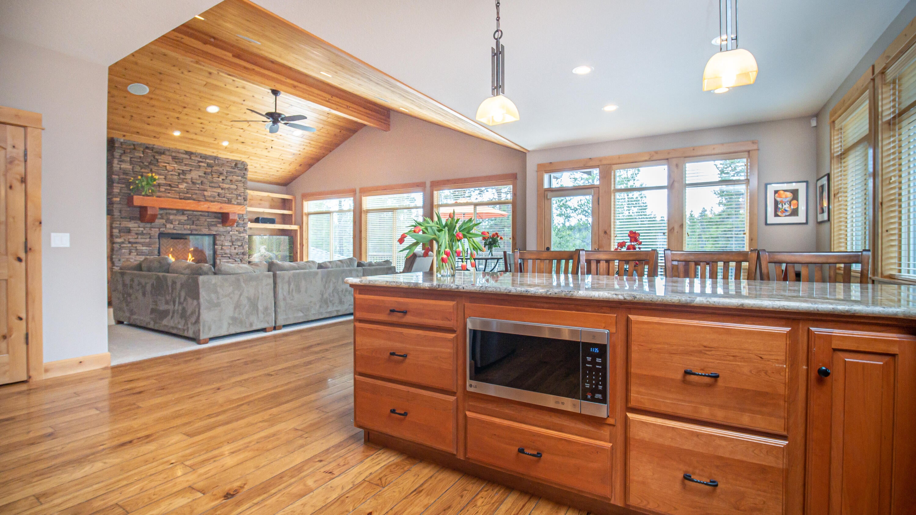 18177 Oregon Loop Sunriver, OR 97707 - Photo 14 of 34 P1140214-Edit