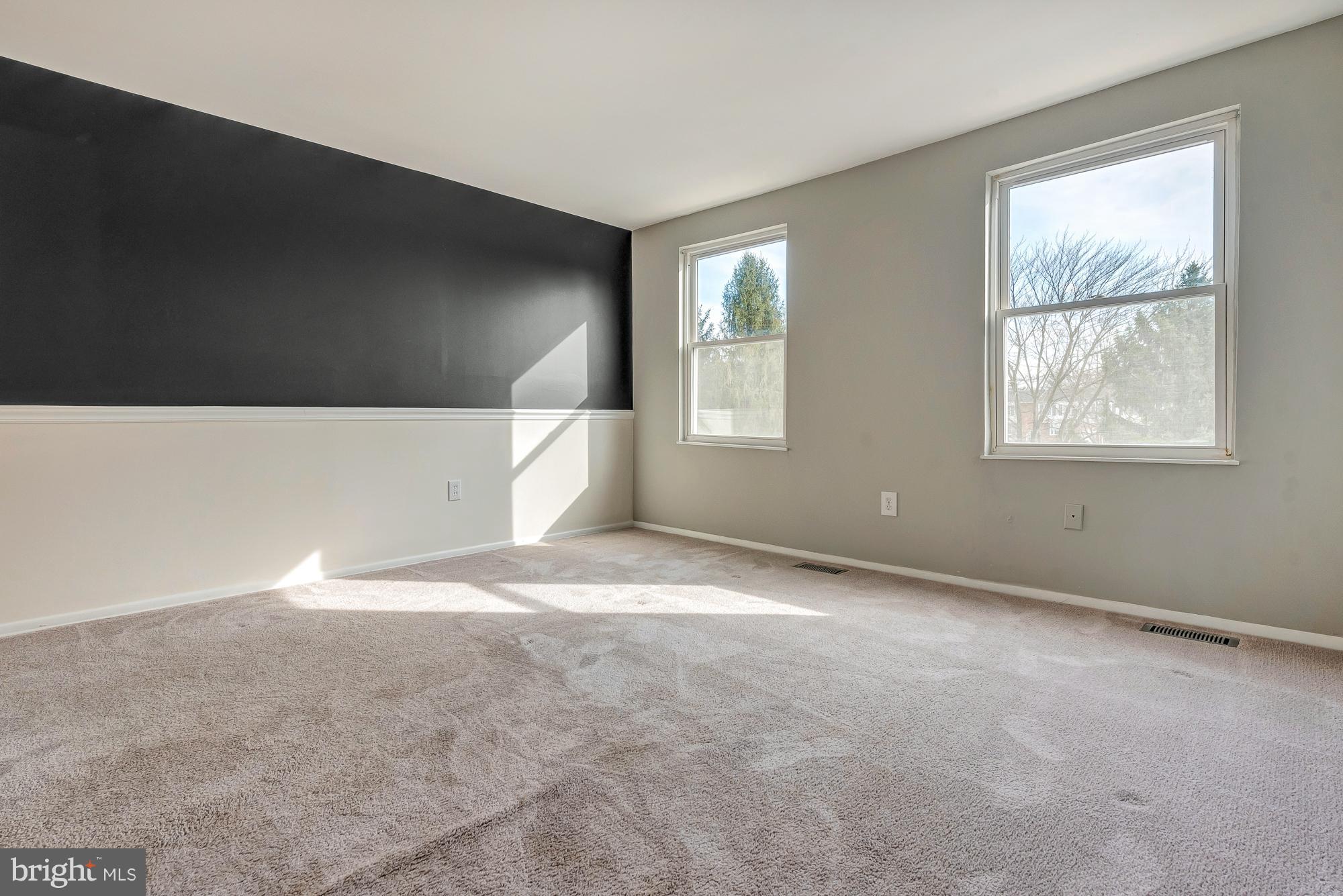 17624 Kohlhoss Road Poolesville, MD 20837 - Photo 17 of 36 an empty room with windows