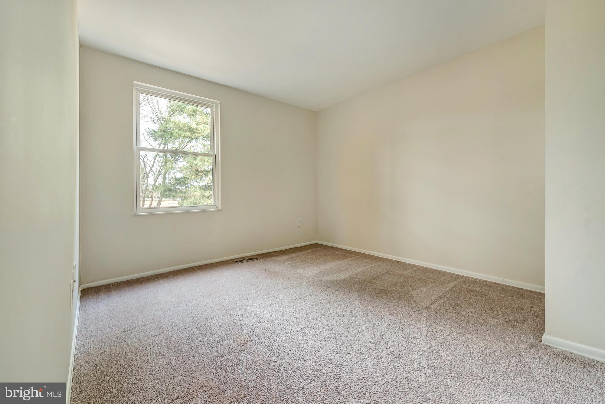 17624 Kohlhoss Road Poolesville, MD 20837 - Photo 22 of 36 an empty room with a window