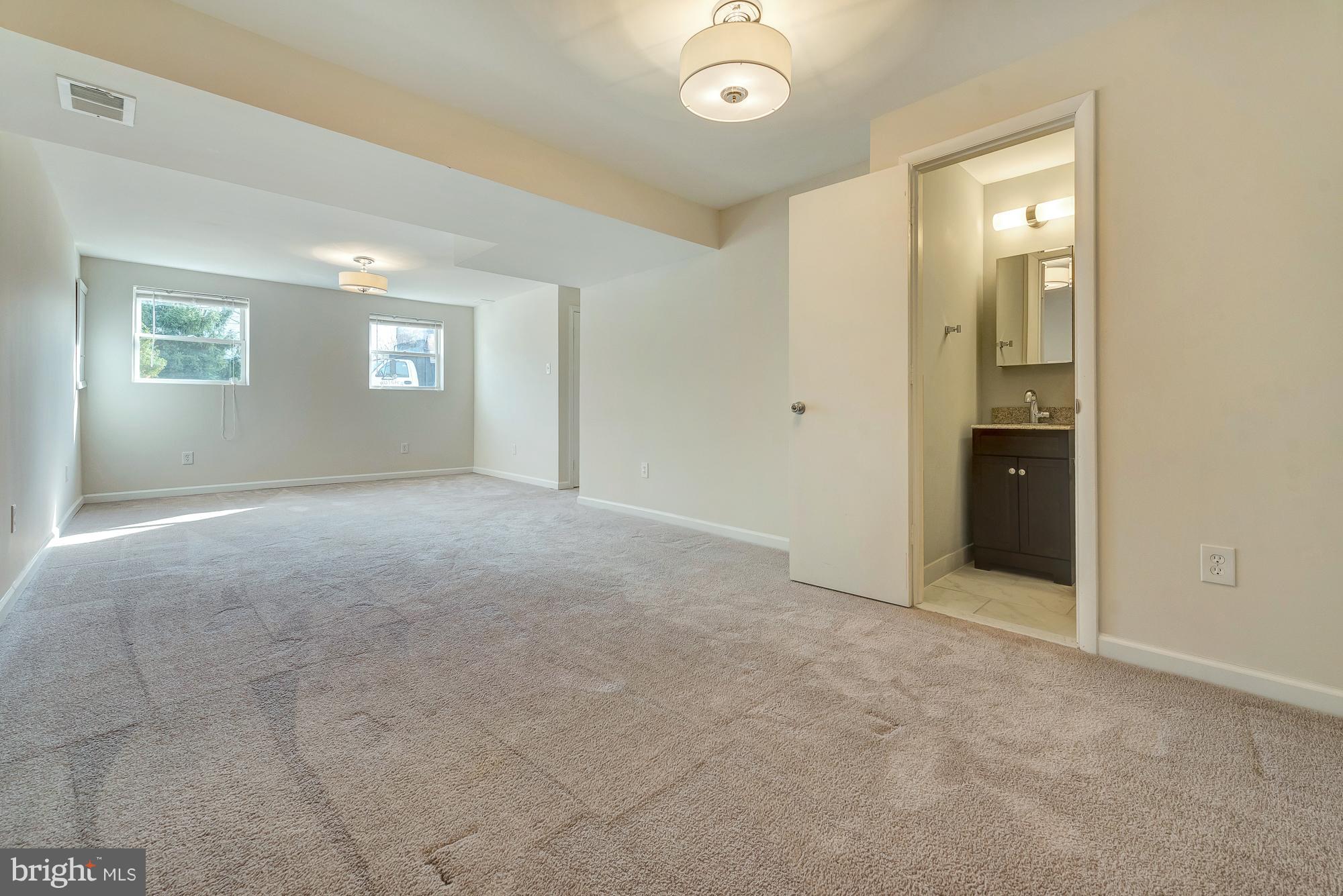 17624 Kohlhoss Road Poolesville, MD 20837 - Photo 28 of 36 an empty room with windows and closet