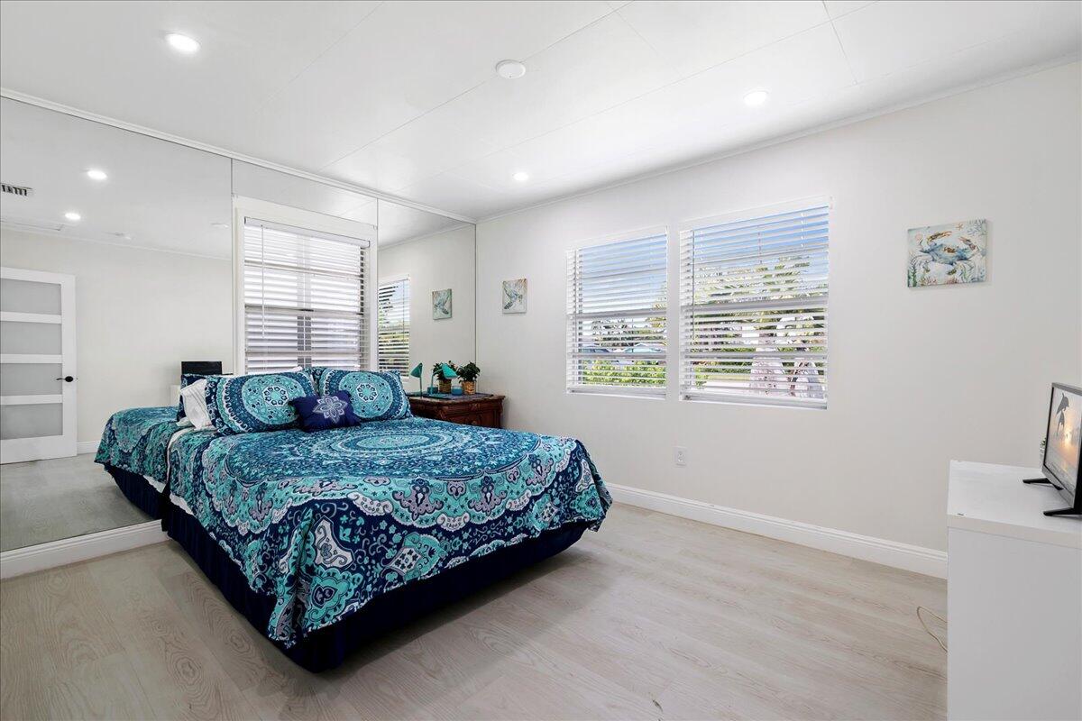 503 North Pennock Lane Jupiter, FL 33458 - Photo 19 of 25 21-LUX1956.jpg1