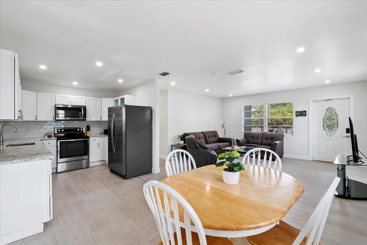 503 North Pennock Lane Jupiter, FL 33458 - Photo 9 of 25 13-LUX1886