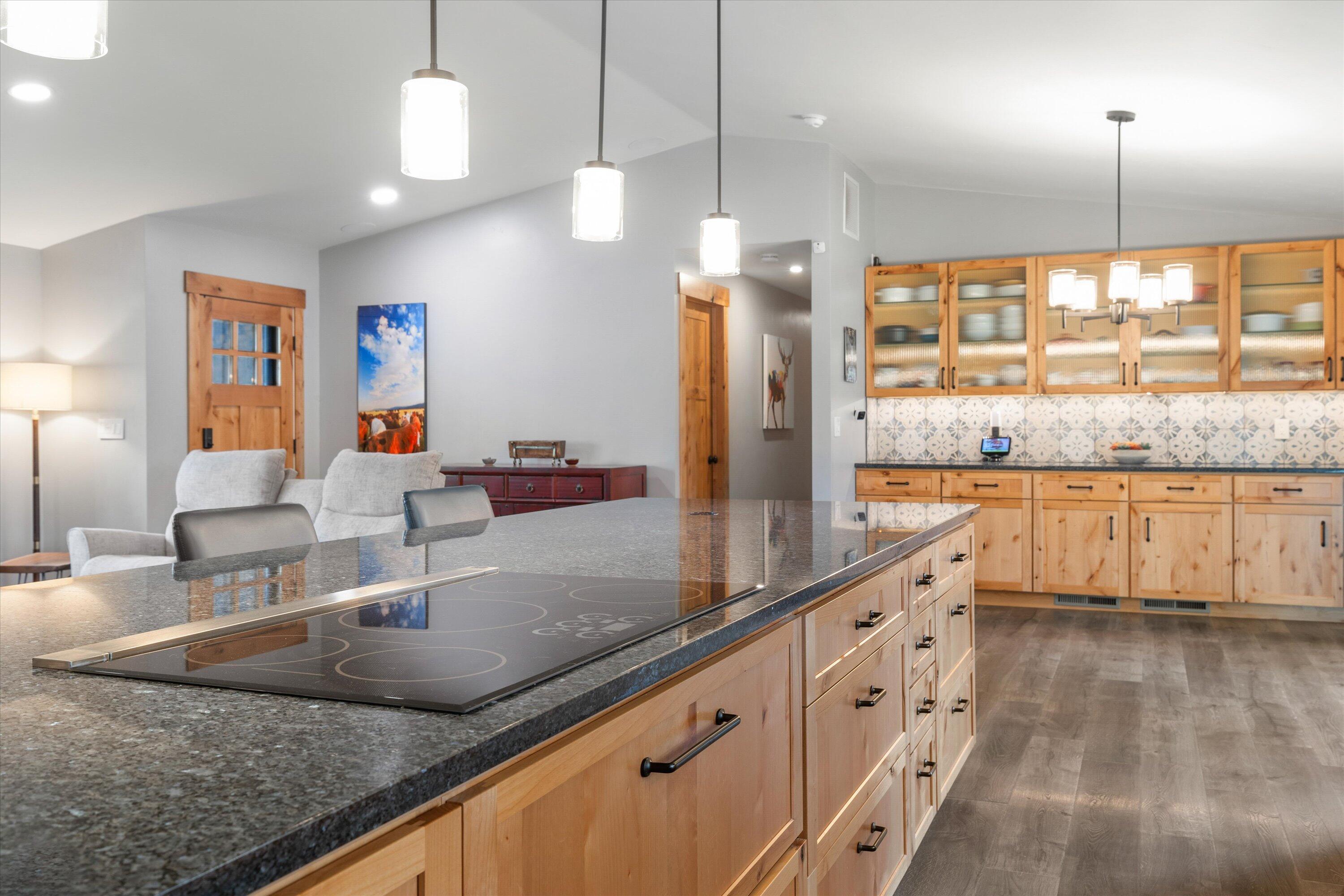 60095 East Ridgeview Drive Bend, OR 97702 - Photo 3 of 45 07-20231121 JILL ROSELL-21