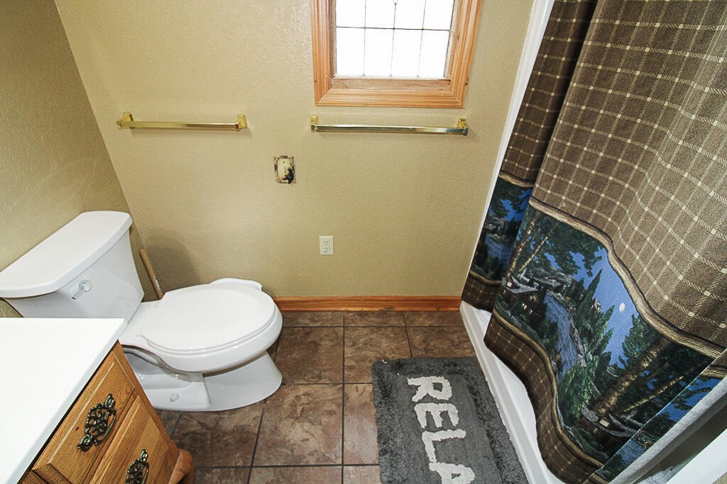443 Loop Road Gatlinburg, TN 37738 - Photo 13 of 40 a bathroom with a toilet and a sink