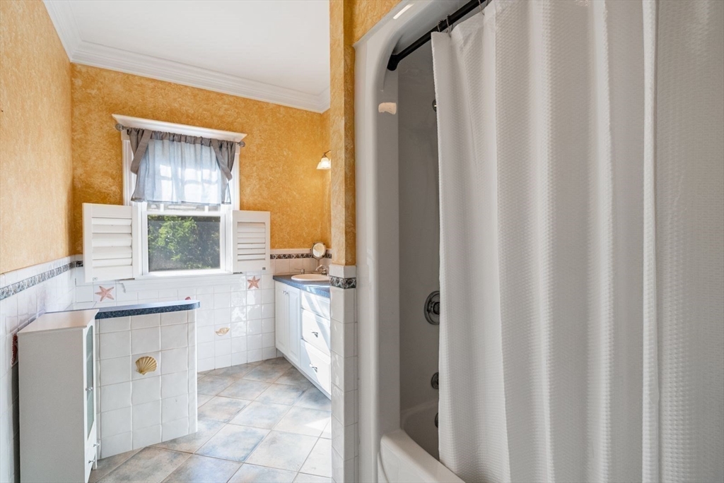 47 Addison Street Braintree, MA 02184 - Photo 26 of 42