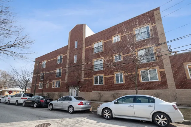 $2,975 | 5758 North California Avenue, Unit 1C, Chicago, IL 60659