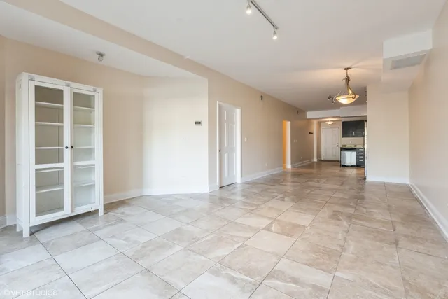 $2,975 | 5758 North California Avenue, Unit 1C, Chicago, IL 60659