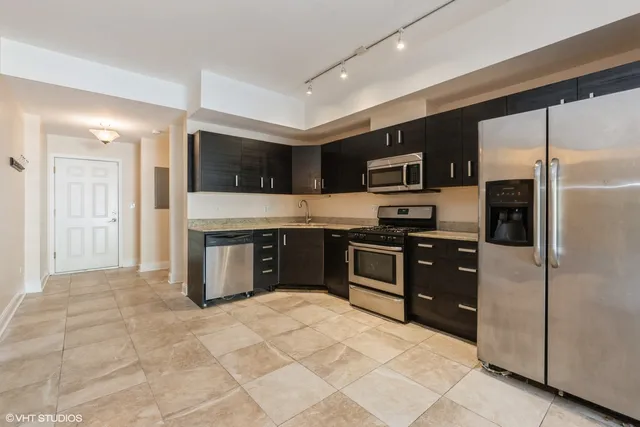 $2,975 | 5758 North California Avenue, Unit 1C, Chicago, IL 60659