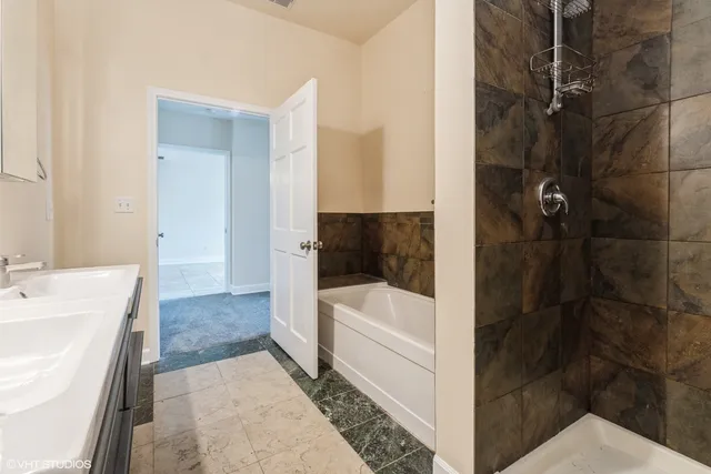 $2,975 | 5758 North California Avenue, Unit 1C, Chicago, IL 60659