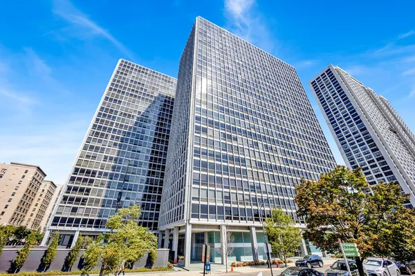 $4,400 | 330 West Diversey Parkway, Unit 2102, Chicago, IL 60657
