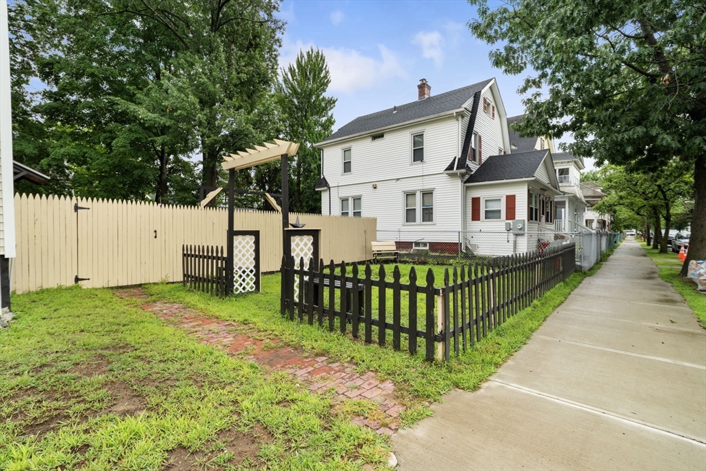 19 Suffolk Street Springfield, MA 01109 - Photo 24 of 27