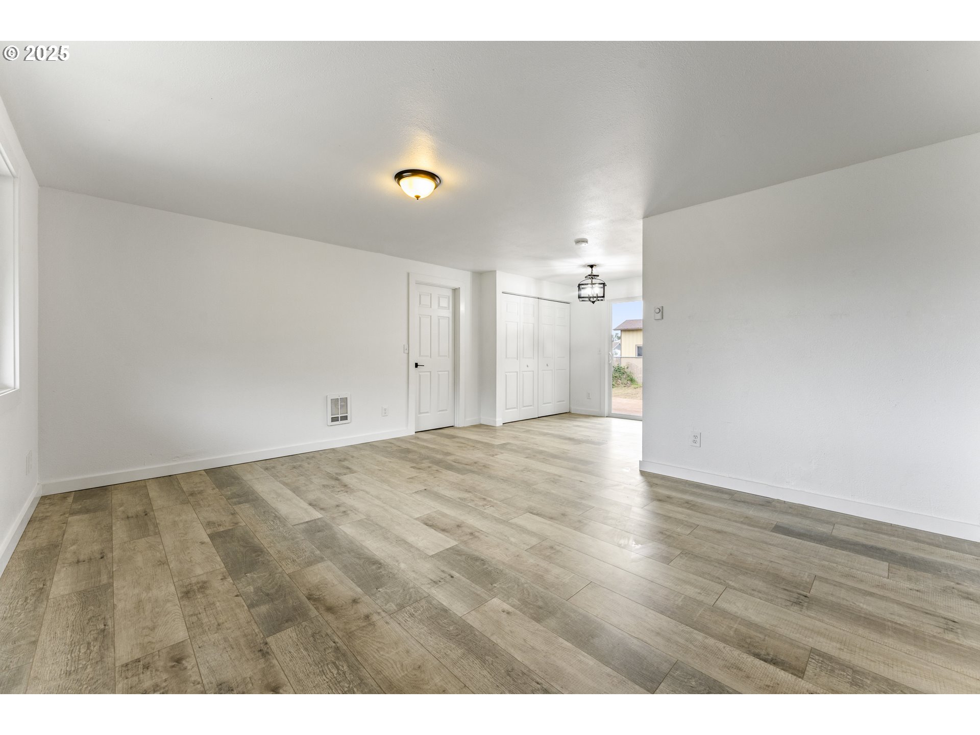 475 Rugh Lane Lakeside, OR 97449 - Photo 3 of 27 Gallery Image 3
