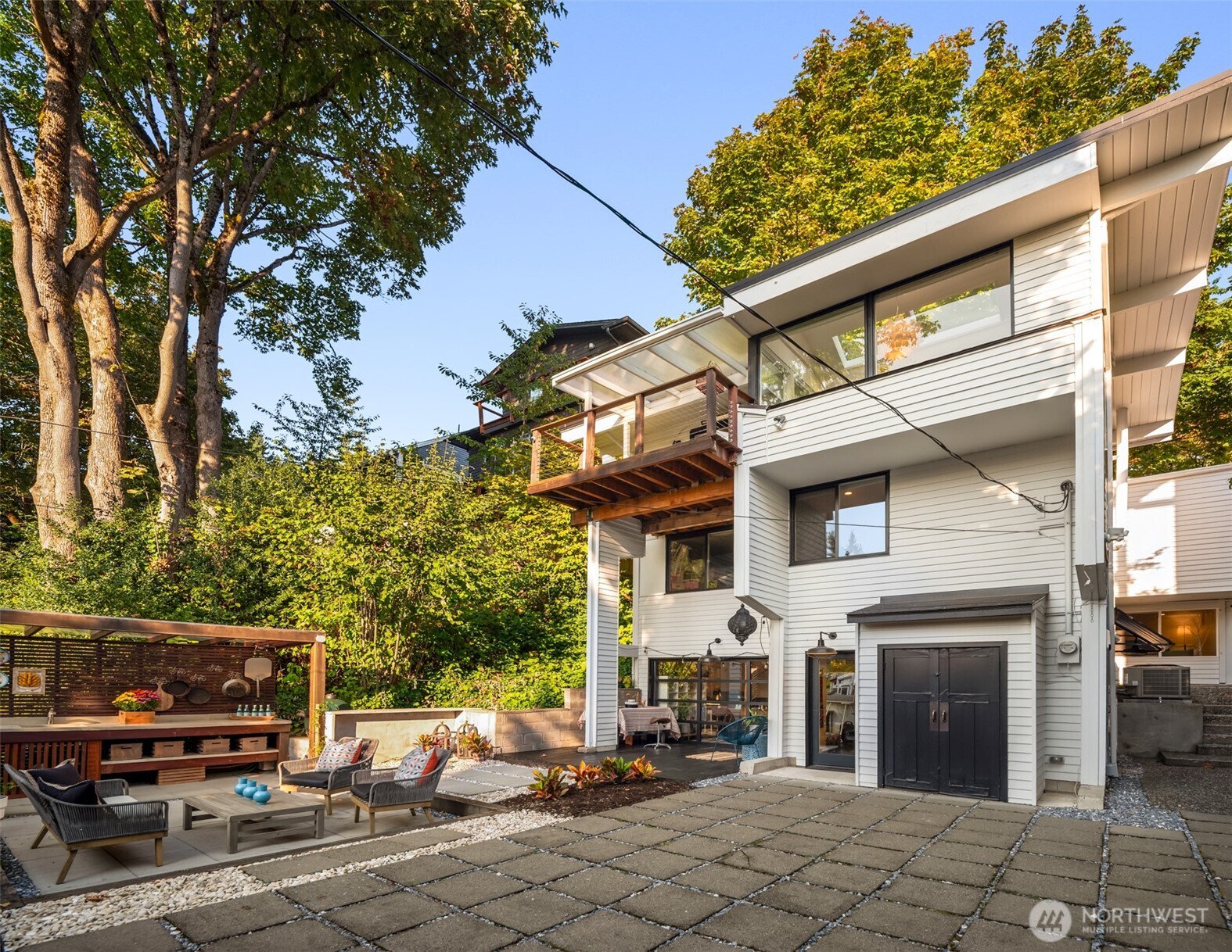 617 33rd Avenue East Seattle, WA 98112 - Photo 28 of 36 a view of a white apartments with large tree
