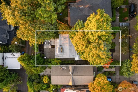 a view of a house with backyard and trees