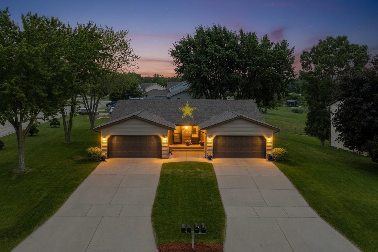 2730 Aquarius Road Green Bay, WI 54311 - Photo 1 of 62