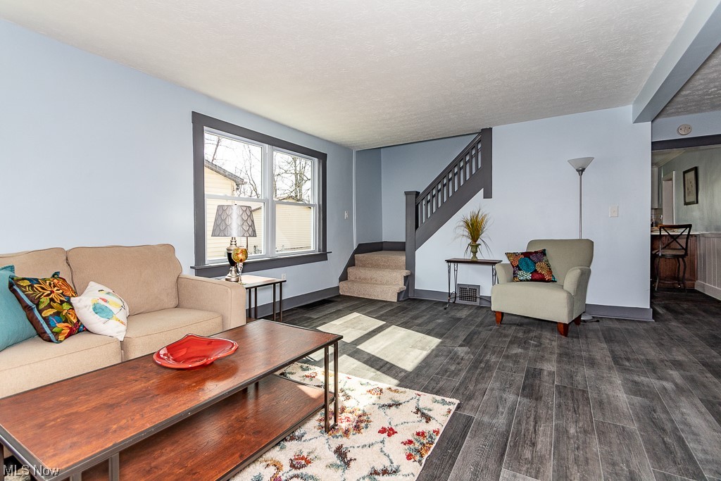 1398 Argonne Road Cleveland, OH 44121 - Photo 5 of 35 Gallery Image 5