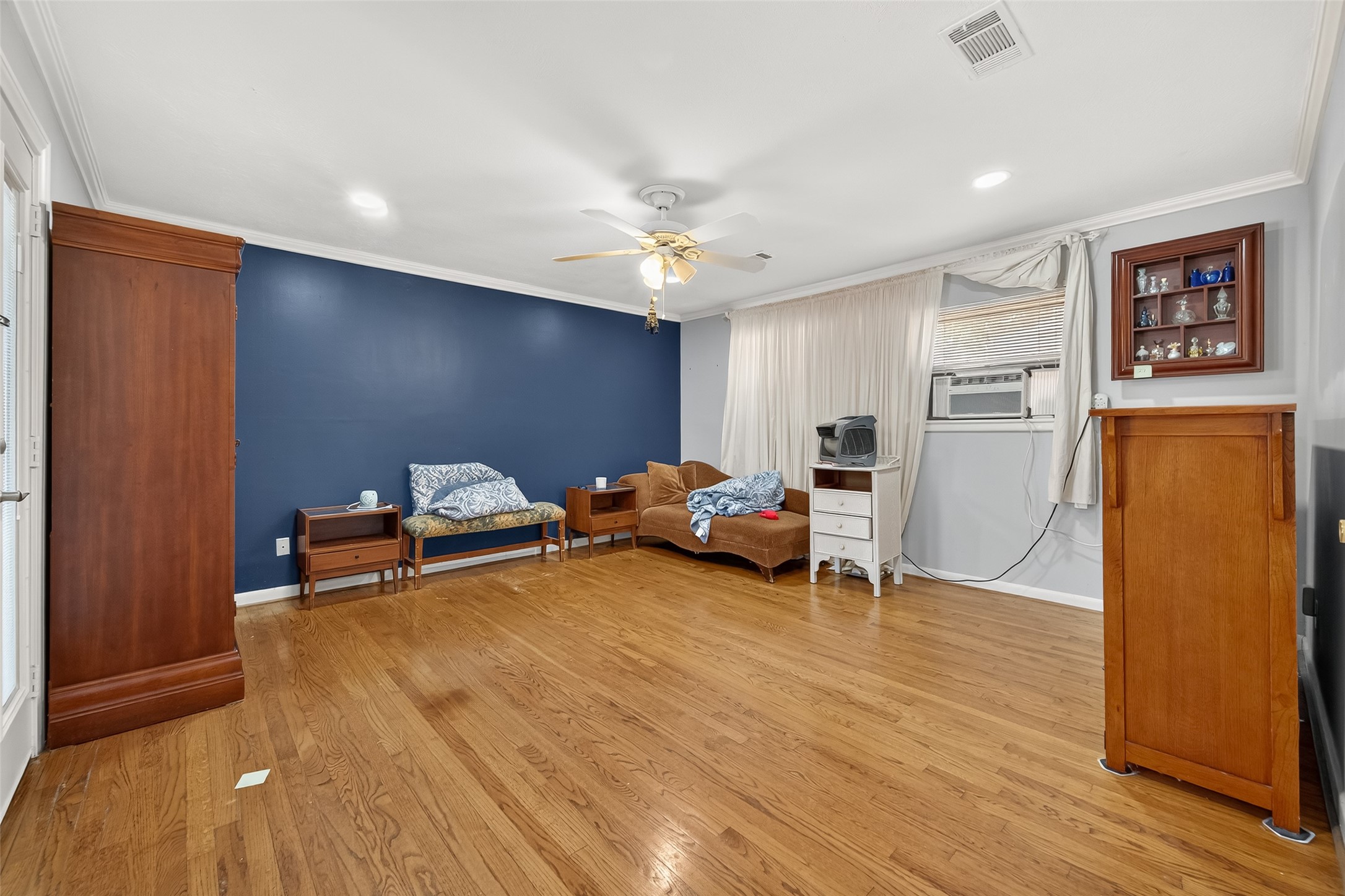 5326 Redstart Street Houston, TX 77096 - Photo 17 of 41 a living room with furniture and a wooden floor