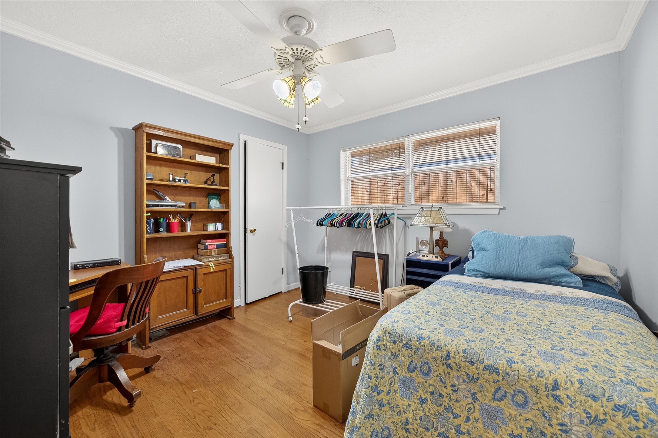 5326 Redstart Street Houston, TX 77096 - Photo 32 of 41 a bed room with a bed a computer on a desk and bookshelf