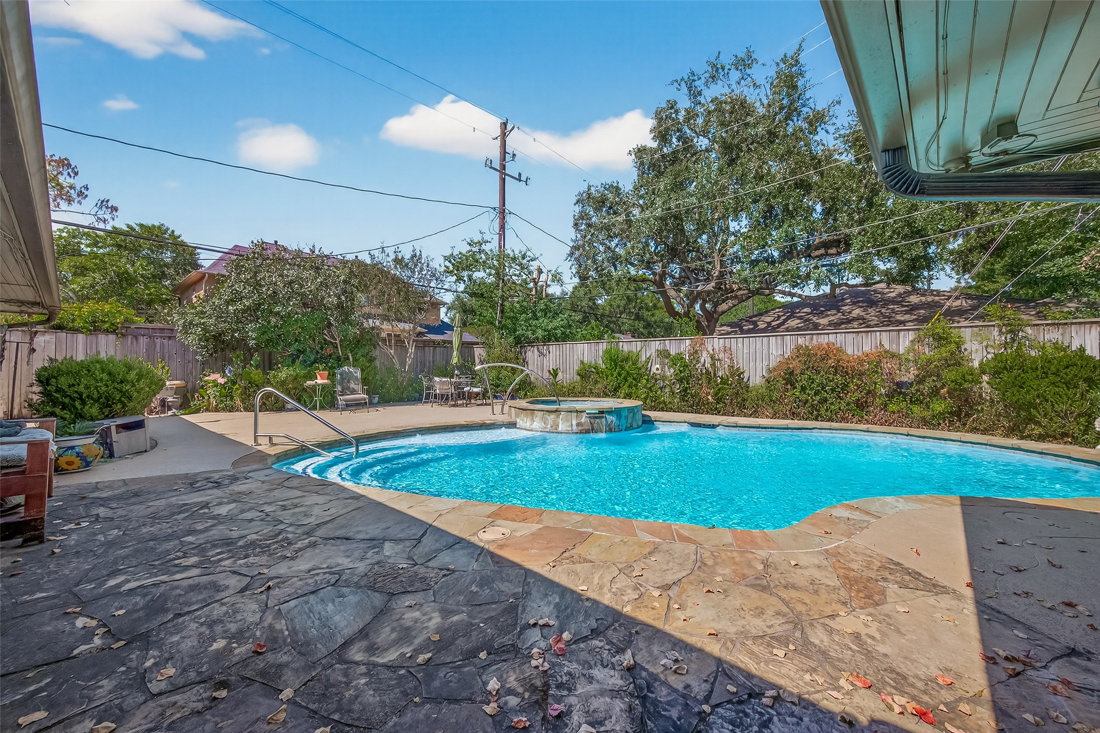 5326 Redstart Street Houston, TX 77096 - Photo 36 of 41 a view of a backyard