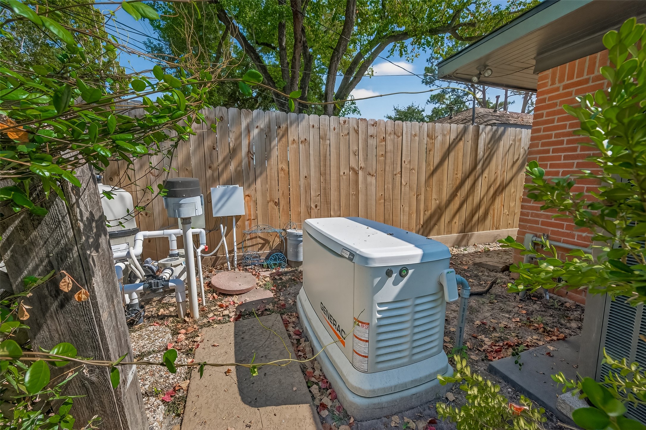 5326 Redstart Street Houston, TX 77096 - Photo 41 of 41 a view of a chairs with table and chairs in patio